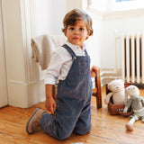 Look Jardineiras Pinoquio c/ camisa gola padre