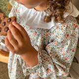 Look 3 peças Vestido Pistacho c/casaco verde e laço