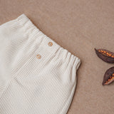 Look calças baunilha c/ body camisa mel