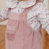 Look Jardineiras Rosa c/ camisa Anita