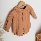 Look calças baunilha c/ body camisa mel