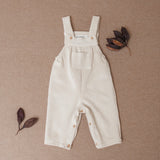 Look Jardineiras Baunilha c/ camisa Bolo de cenoura