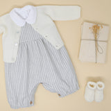 Fofo com perna cinza riscas