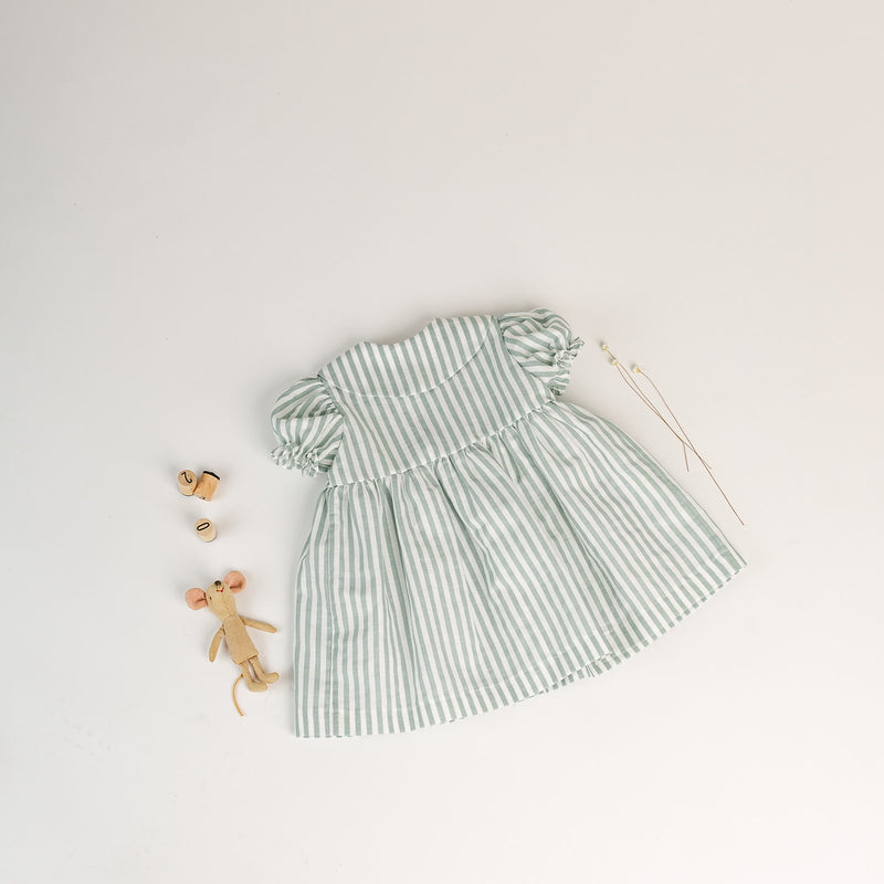 Look Vestido Avô Tomás e Casaco Areia