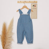Look Jardineiras Ganga c/ camisa Mel