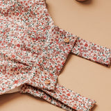 Look Saia Canela c/camisa, casaco e laço