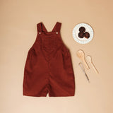 Look 3 peças Jardineiras Cacau c/camisa e casaco