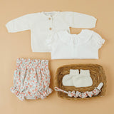 Look 4 peças | tapa fraldas flores, camisa,casaco e botinhas