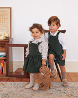 Look Jardineiras Peter Pan  c/ camisa gola padre (Cópia)